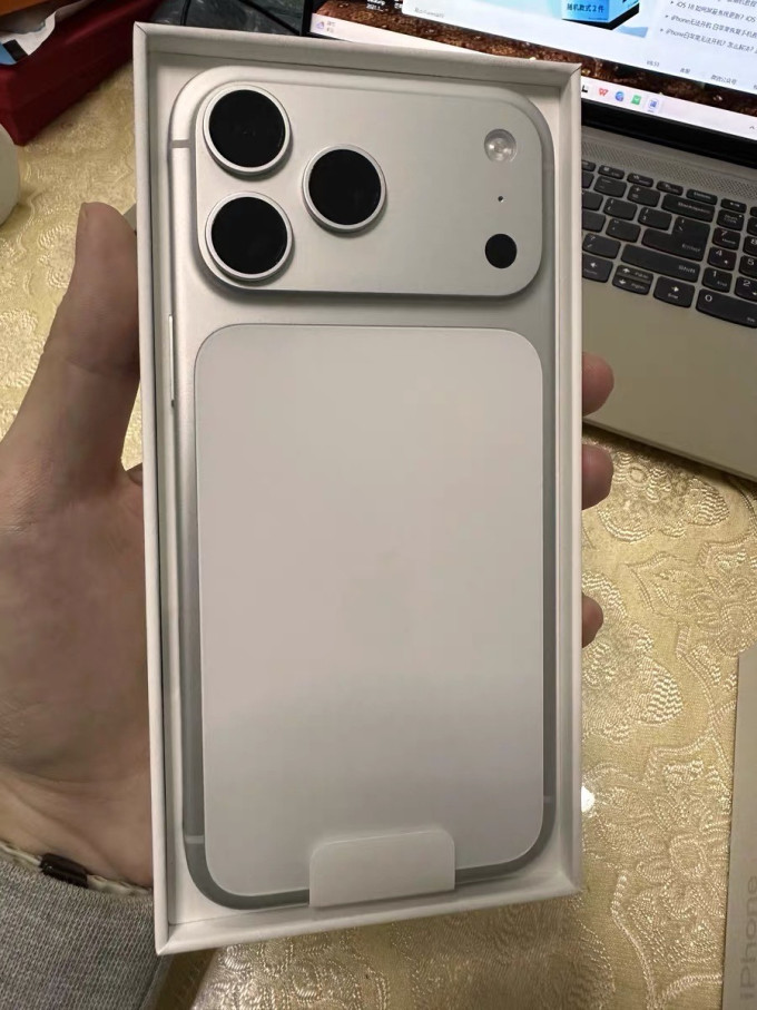 苹果手机有英版的吗(苹果手机有英文转换成中文吗)